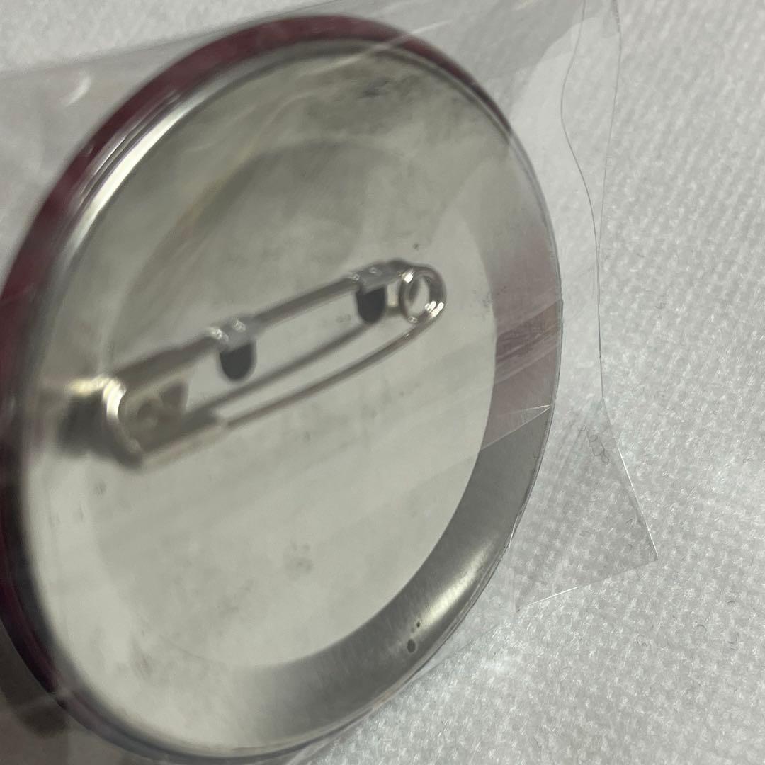 【未使用】炎炎ノ消防隊 新門紅丸 缶バッジ スーツ マルイ【匿名配送】