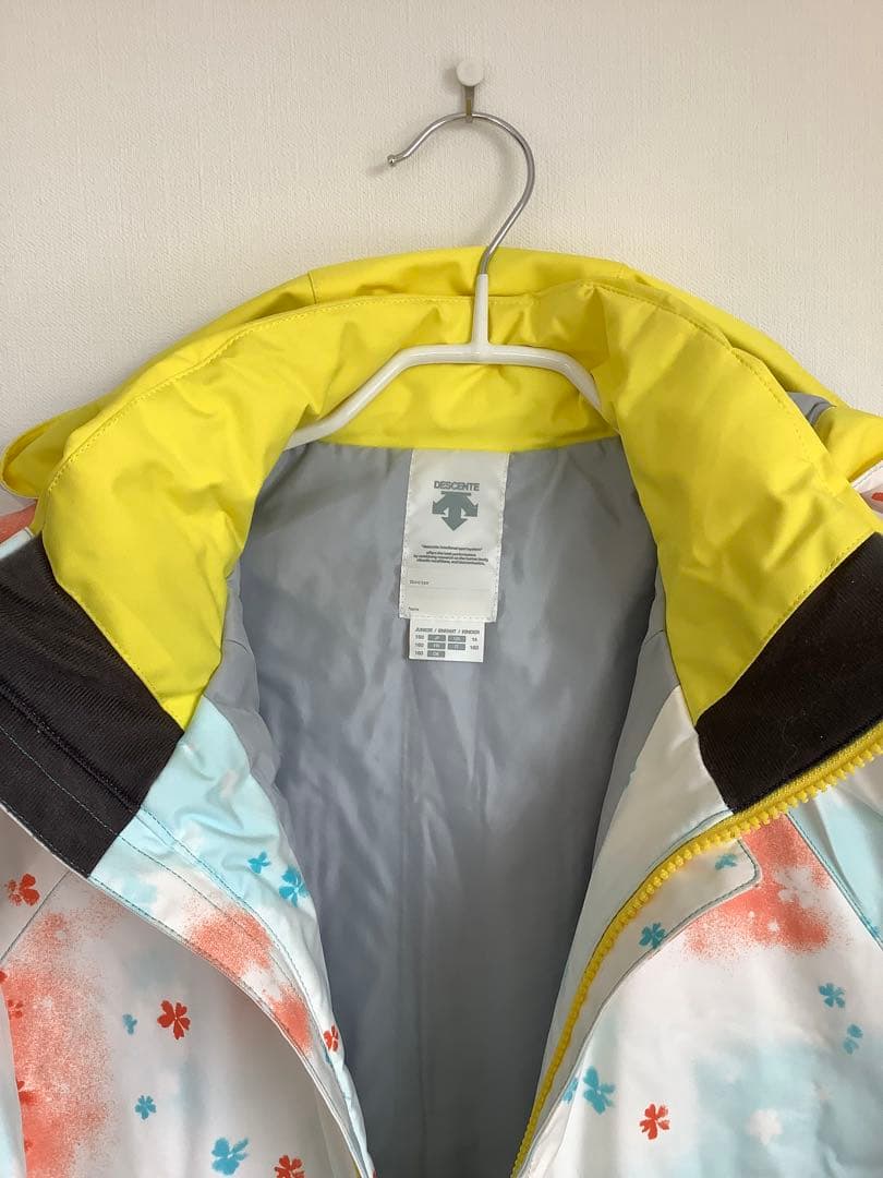デサント　子ども用スキーウェア 花柄 　160サイズ