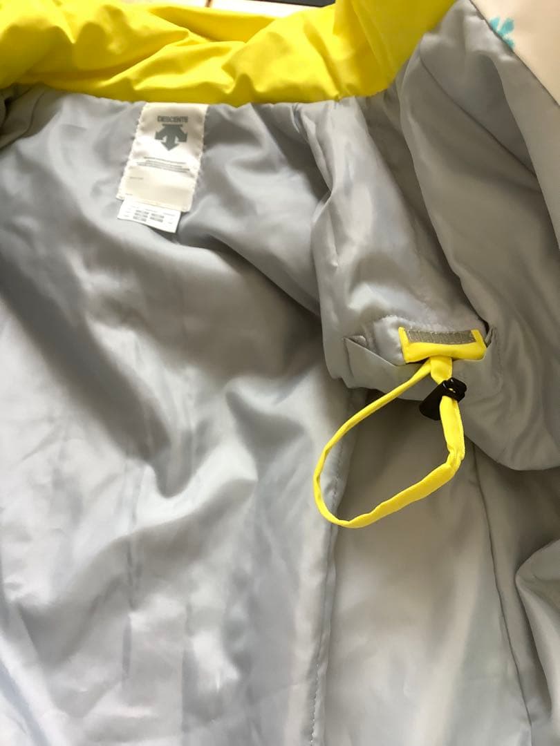 デサント　子ども用スキーウェア 花柄 　160サイズ