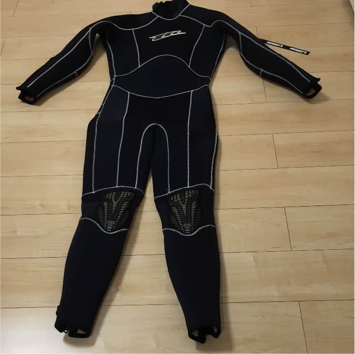 値下げ‼︎ MOBBY'S モビーズ ウェットスーツ 5㎜ 白