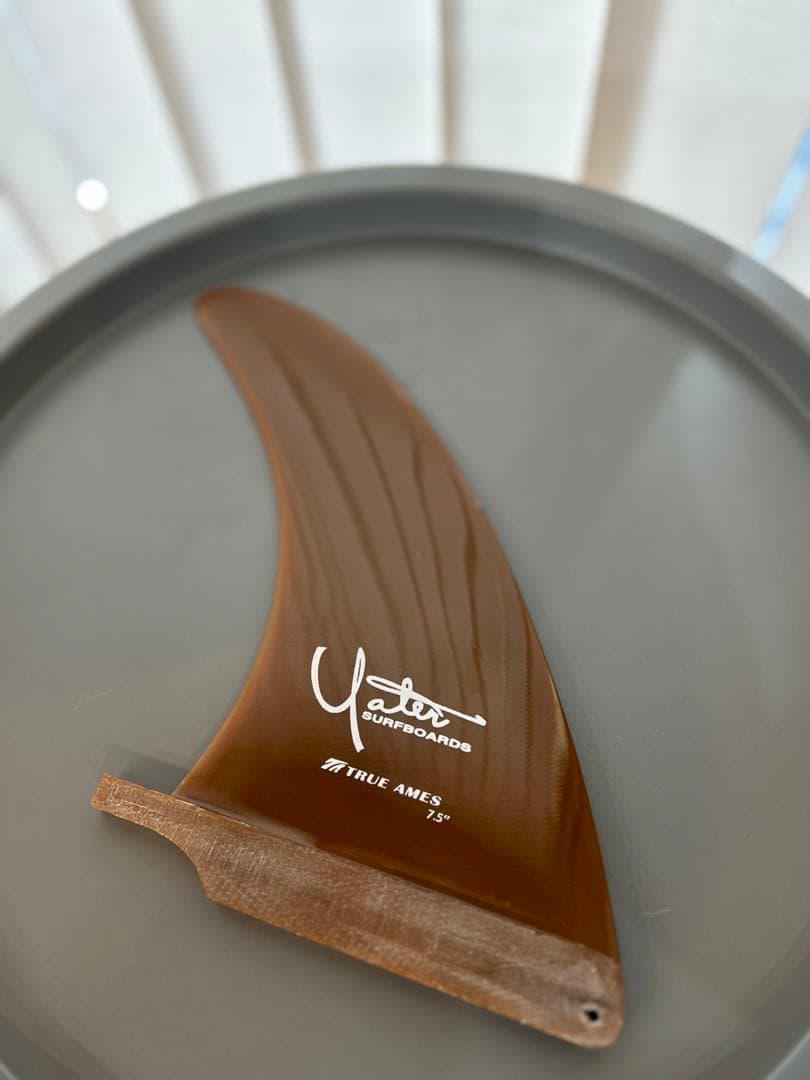 TRUE AMES YATER シングルフィン 7.5インチ ブラウン