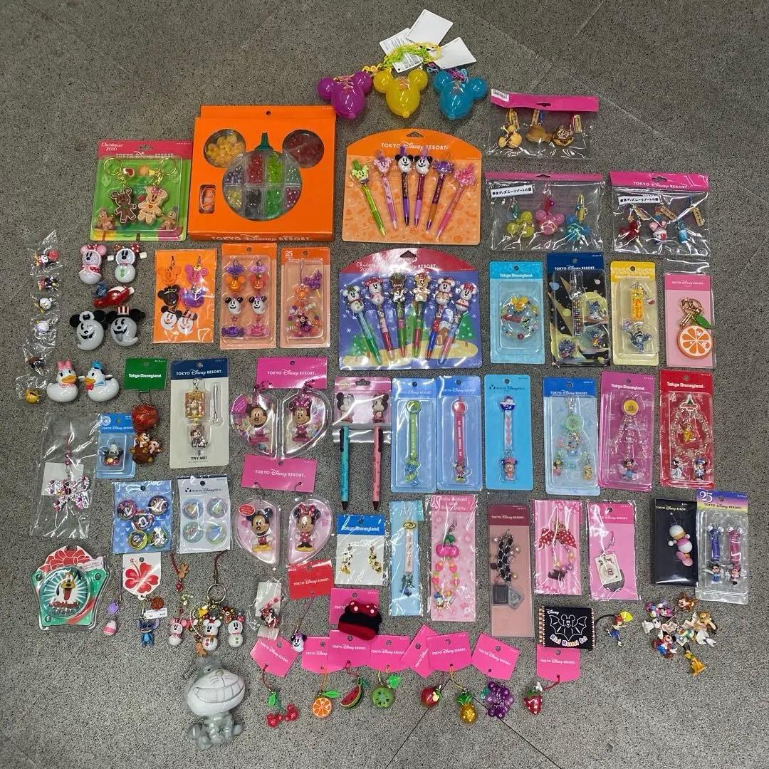 ディズニーキャラクターグッズセット まとめ売り　約70点　ディズニーリゾート