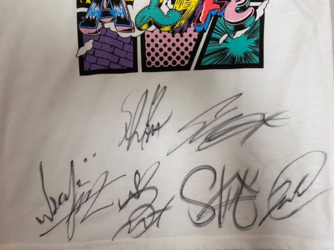 AAA直筆サイン入りツアーTシャツ