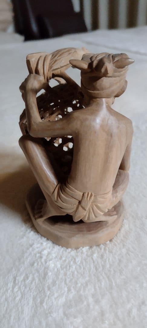 香木　木彫　鶏飼い 工芸品 細工 透かし彫り 木工 美術品 アンティーク