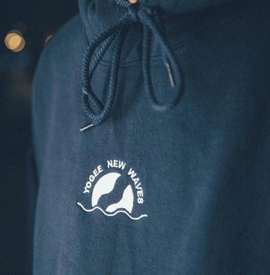 【新品未使用】 Yogee New Waves パーカー ロゴ刺繍 フーディ L