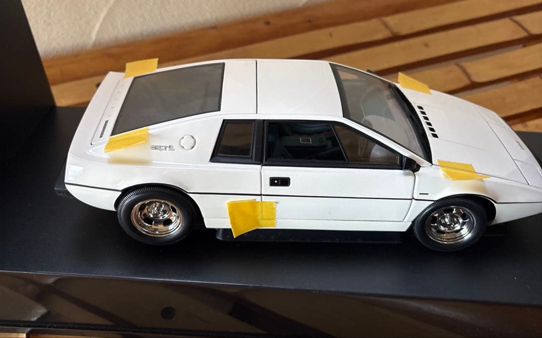 オートアート 007ロータス エスプリ ボンドカー 1/18ミニカー