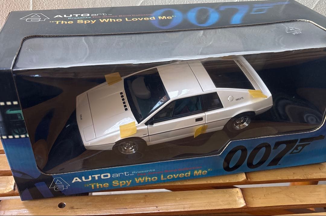 オートアート 007ロータス エスプリ ボンドカー 1/18ミニカー