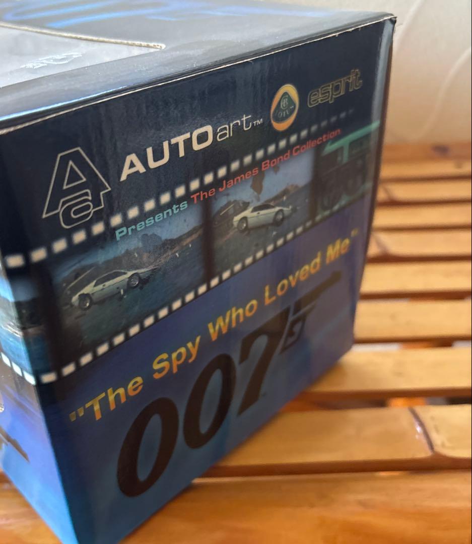 オートアート 007ロータス エスプリ ボンドカー 1/18ミニカー