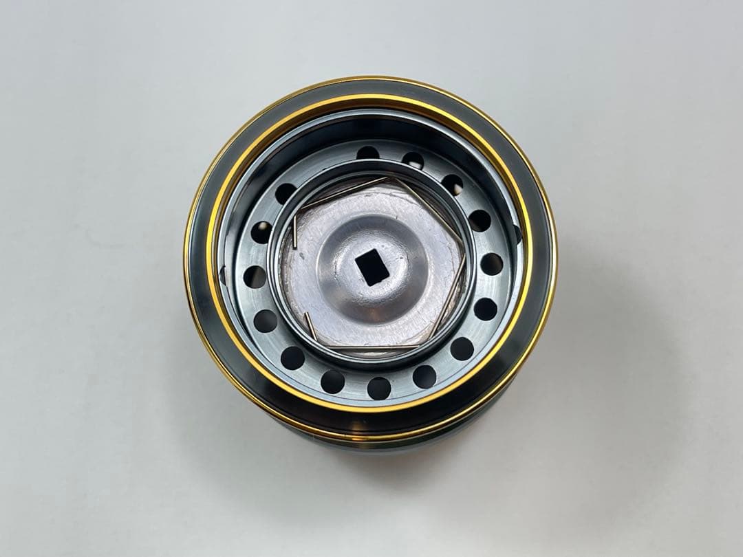 極美品 ダイワ23エアリティLT2500S-XH スプール 高比重PEライン付き