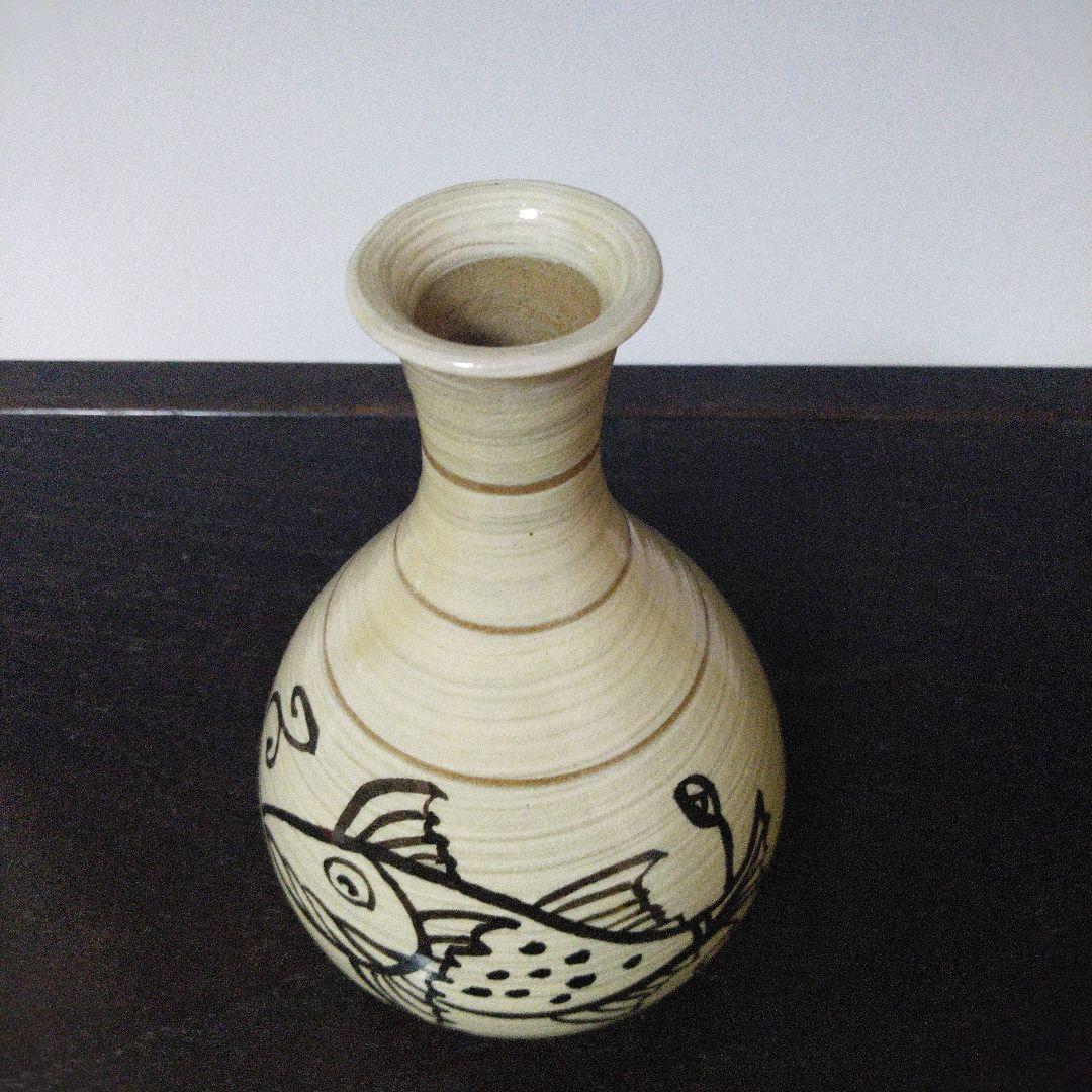 NO652 刷毛目魚文徳利　作家物　銘あり[土丁]