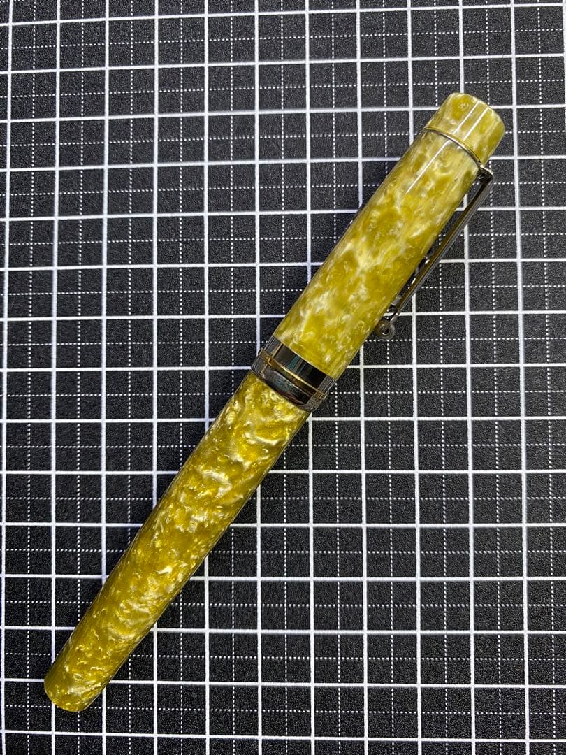 DELTA Vintage Acid-green 万年筆　字幅F