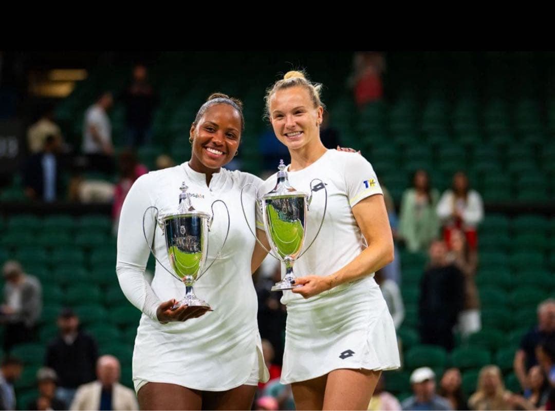 最終値下げ！【直筆サイン入り】男女10名サイン入りキャップ