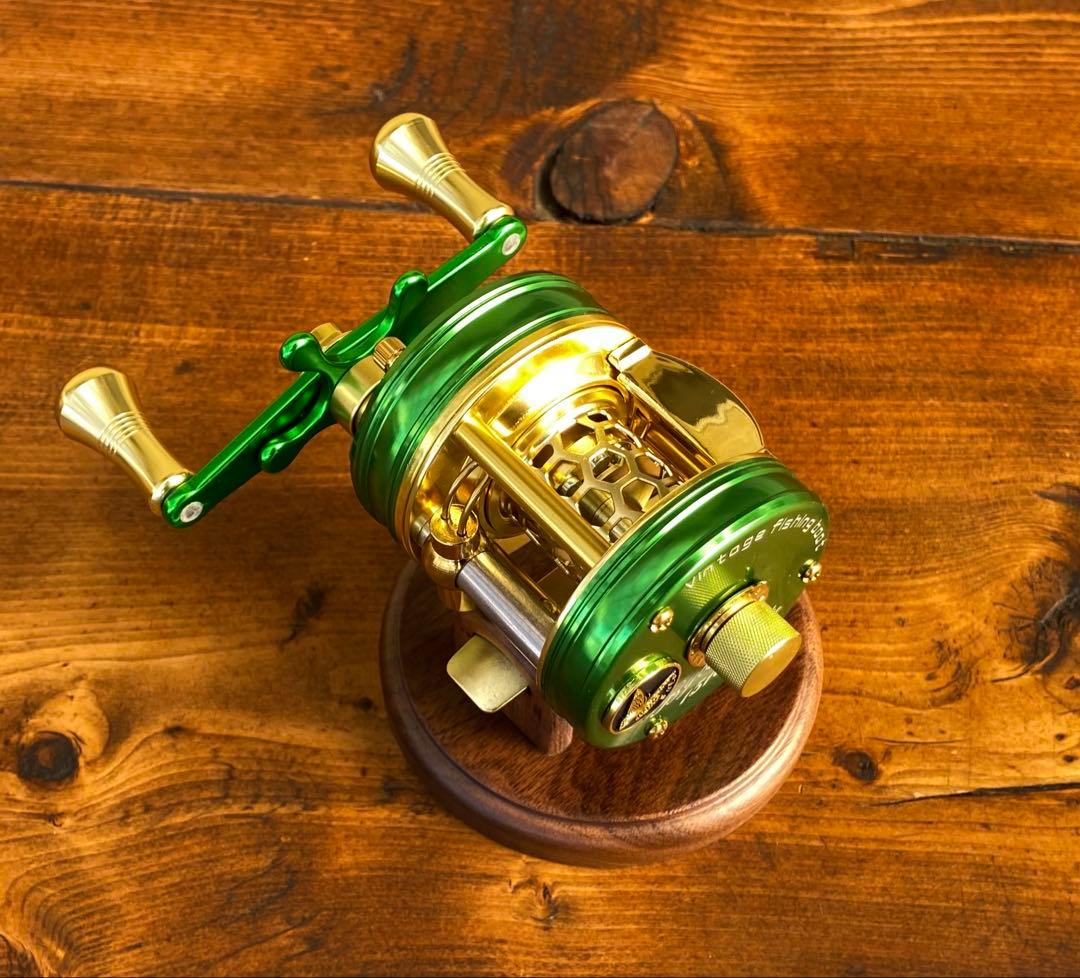 新品未使用　トラウト　ベイトリール　丸型　リール　グリーン×ゴールド　渓流釣り