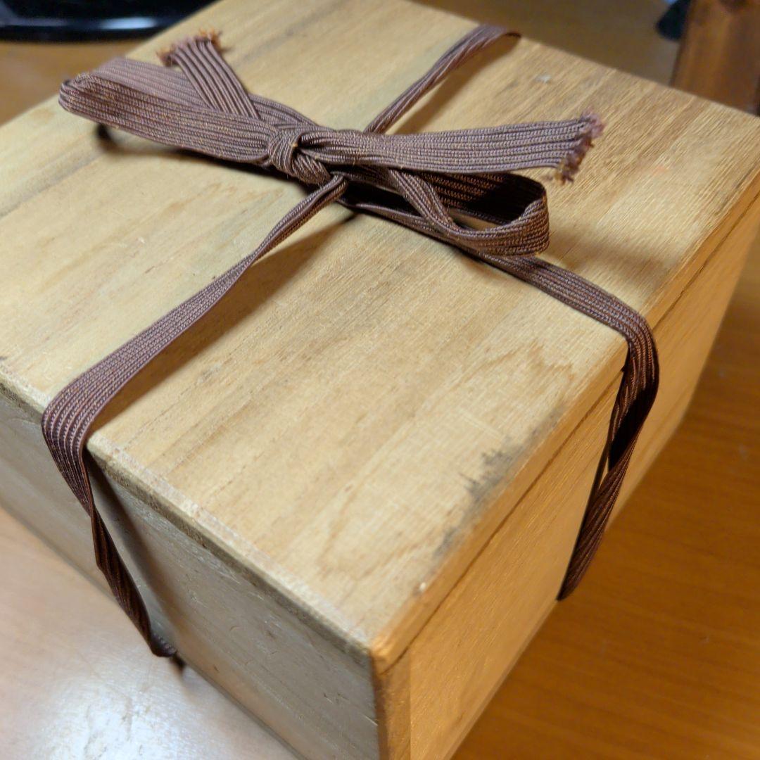 唐津焼・油滴・黒色 陶器 茶碗 木製箱付き