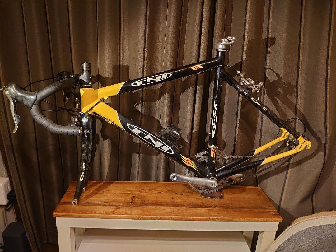 TNI ロードバイク　ホイールなし　横浜市中区で受取