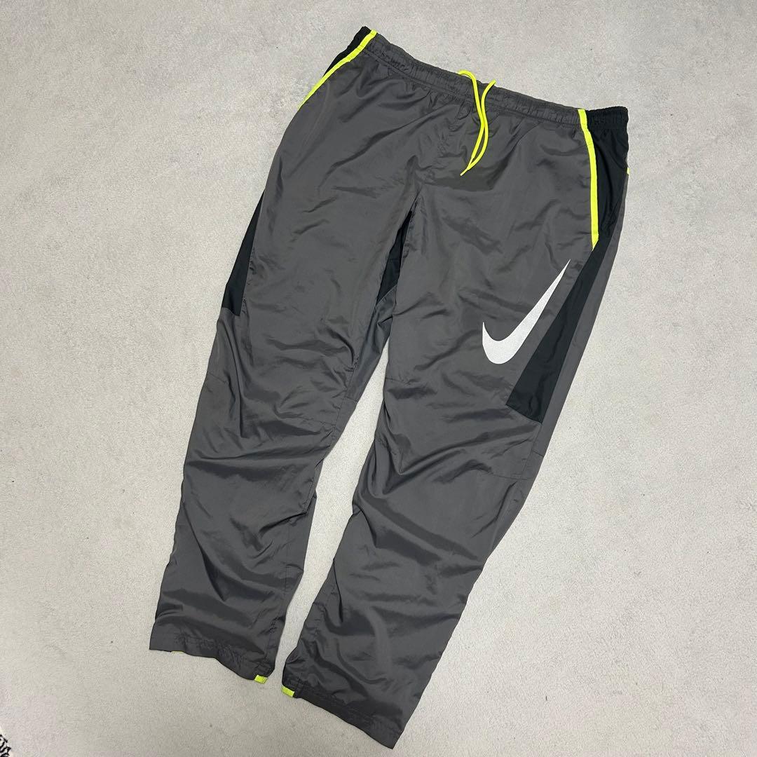 ナイキ スウッシュ ピステ 上下セット ナイロン 黒 グレー 蛍光イエロー XL
