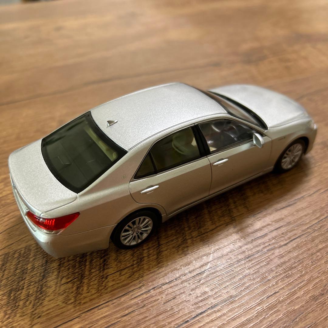 美品　非売品トヨタ クラウンミニカー 1F7 シルバーメタリック