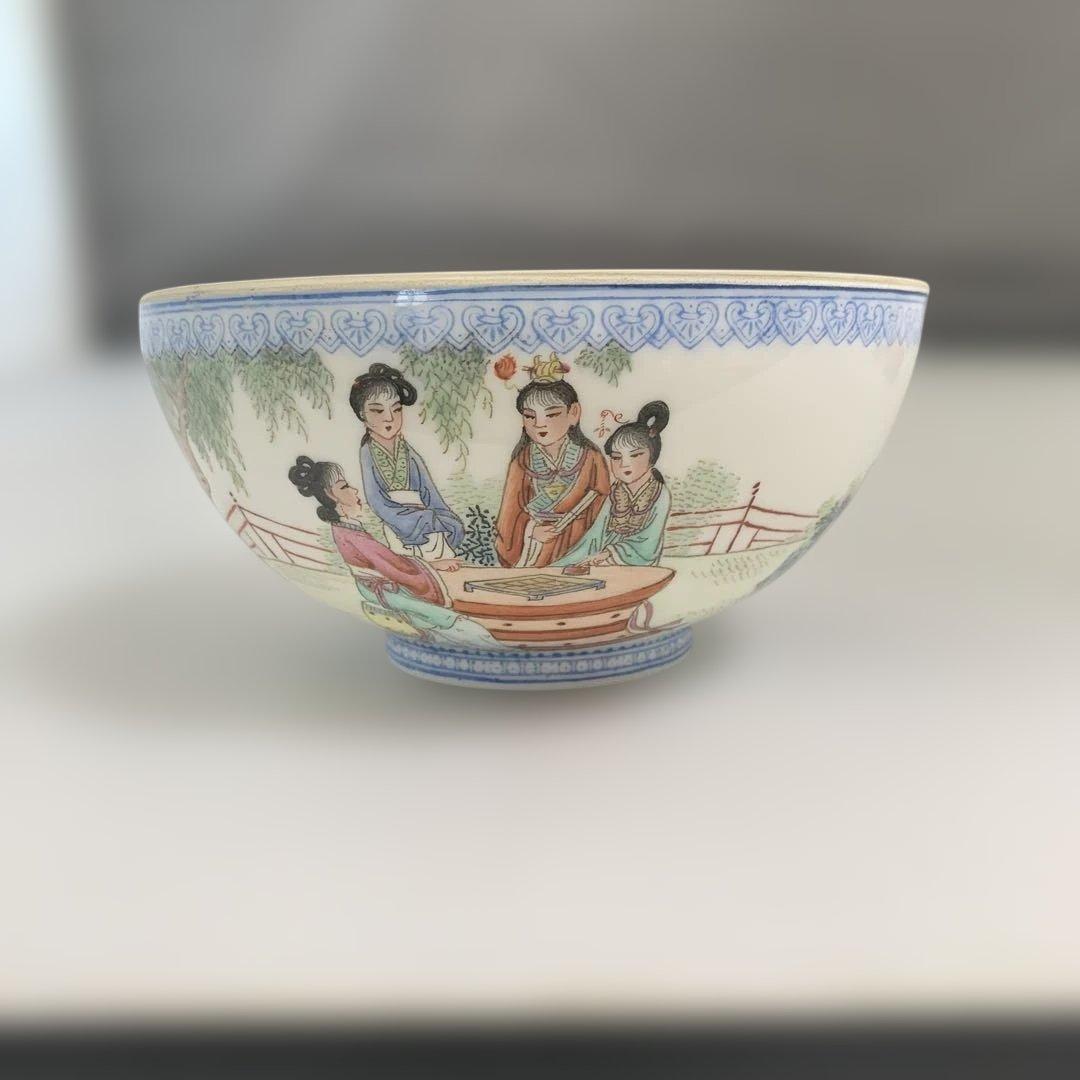 【箱付き】青白磁の女性人物画　中椀