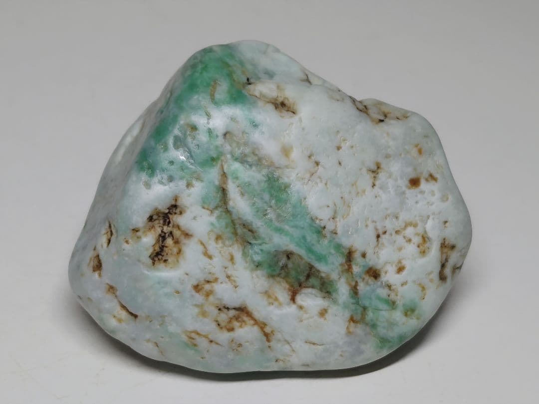 鮮緑 200g 翡翠 ヒスイ 原石 鑑賞石 自然石 誕生石 鉱物 鉱石 水石