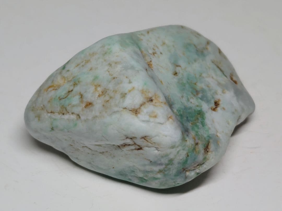 鮮緑 200g 翡翠 ヒスイ 原石 鑑賞石 自然石 誕生石 鉱物 鉱石 水石