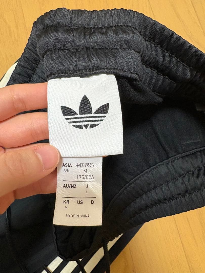 adidas oasis トレーニングパンツ 黒