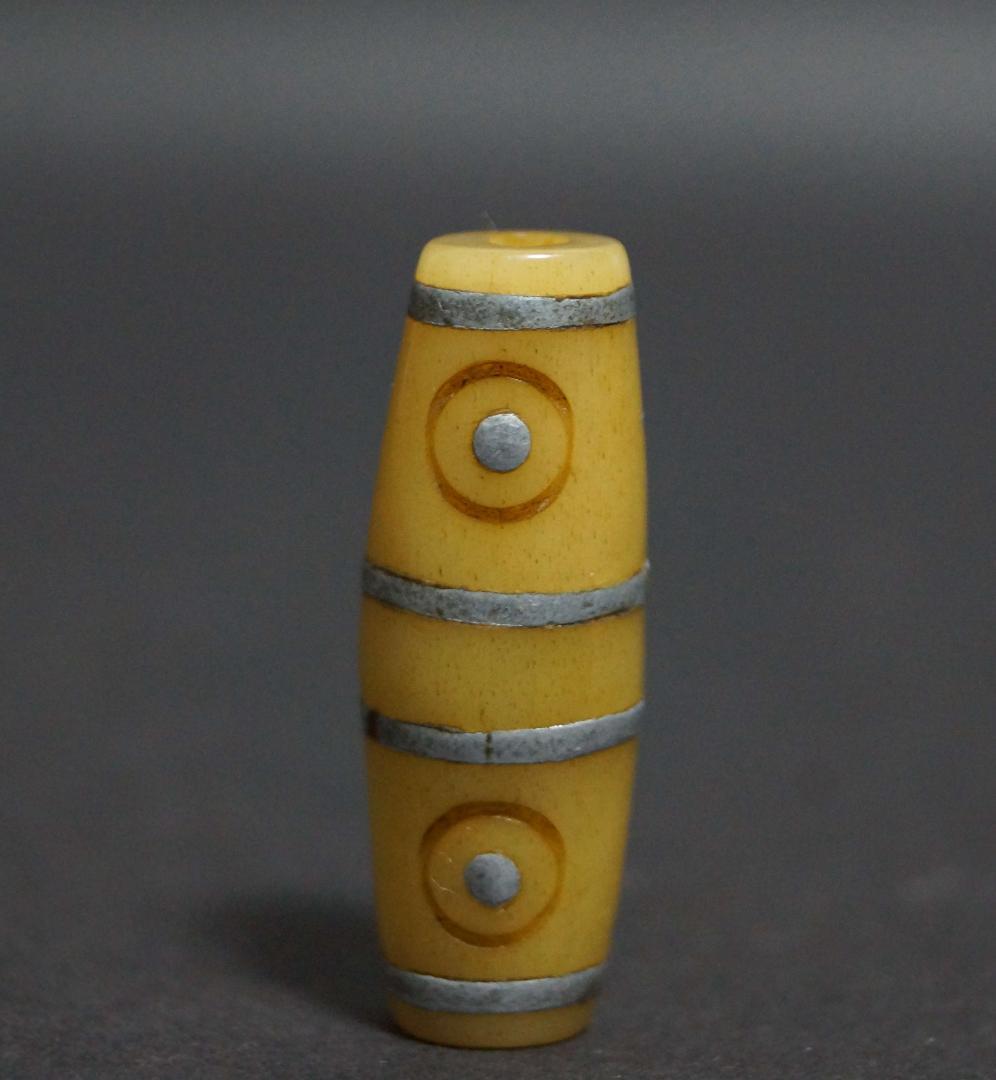 オールドチベット ヤクの骨 銀象嵌 四眼天珠 根付 お守り 緒締玉 提げ物装飾品