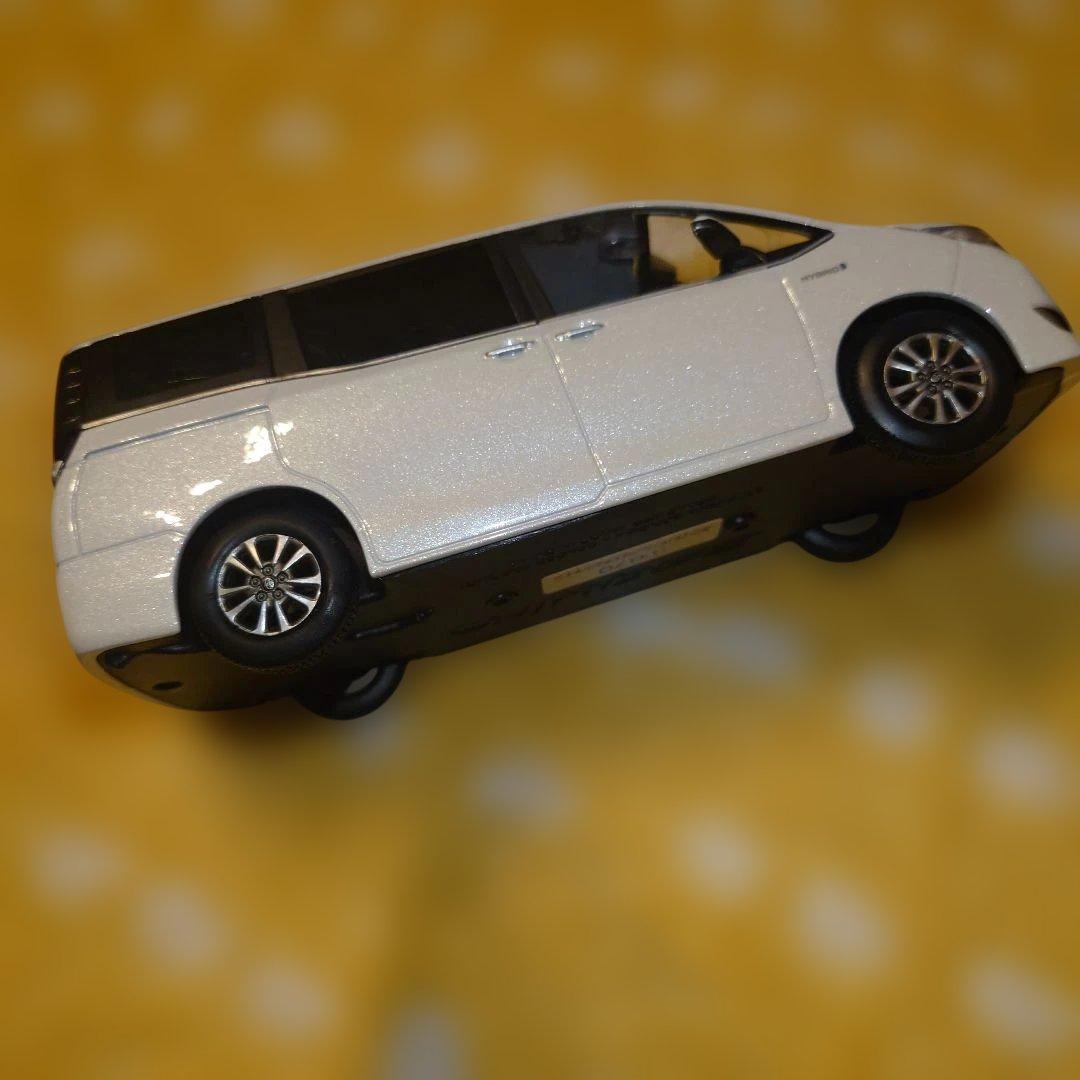 Esquire ミニカー 070 ホワイトパールクリスタルシャイン　模型