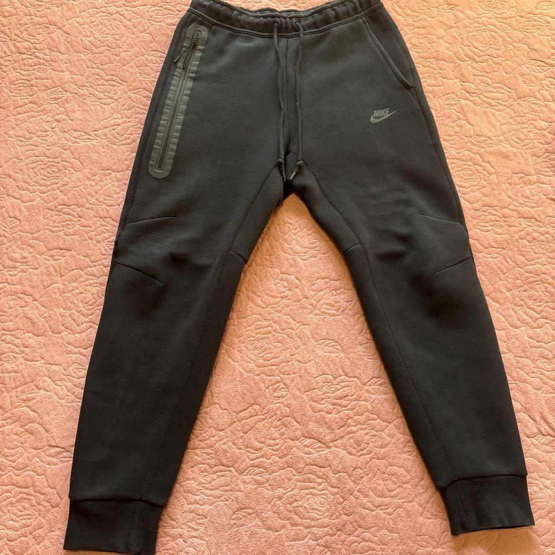 NIKEテックフリースブラックセットアップ