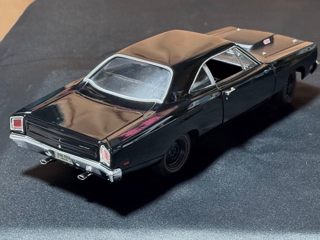 プリムスロードランナー 440GBBL 1/18scale 黒