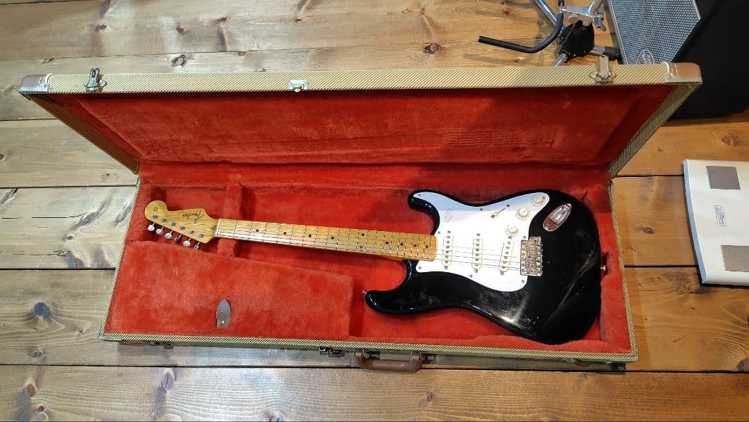 FENDER JAPAN JVシリアル ST57-65 83年製　ケース付き