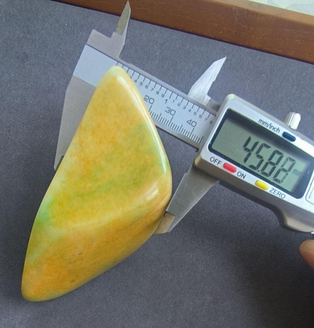 あ〜きゃん♬ ミャンマー産黄本翡翠（ジェダイト）の原石（356ｇ）