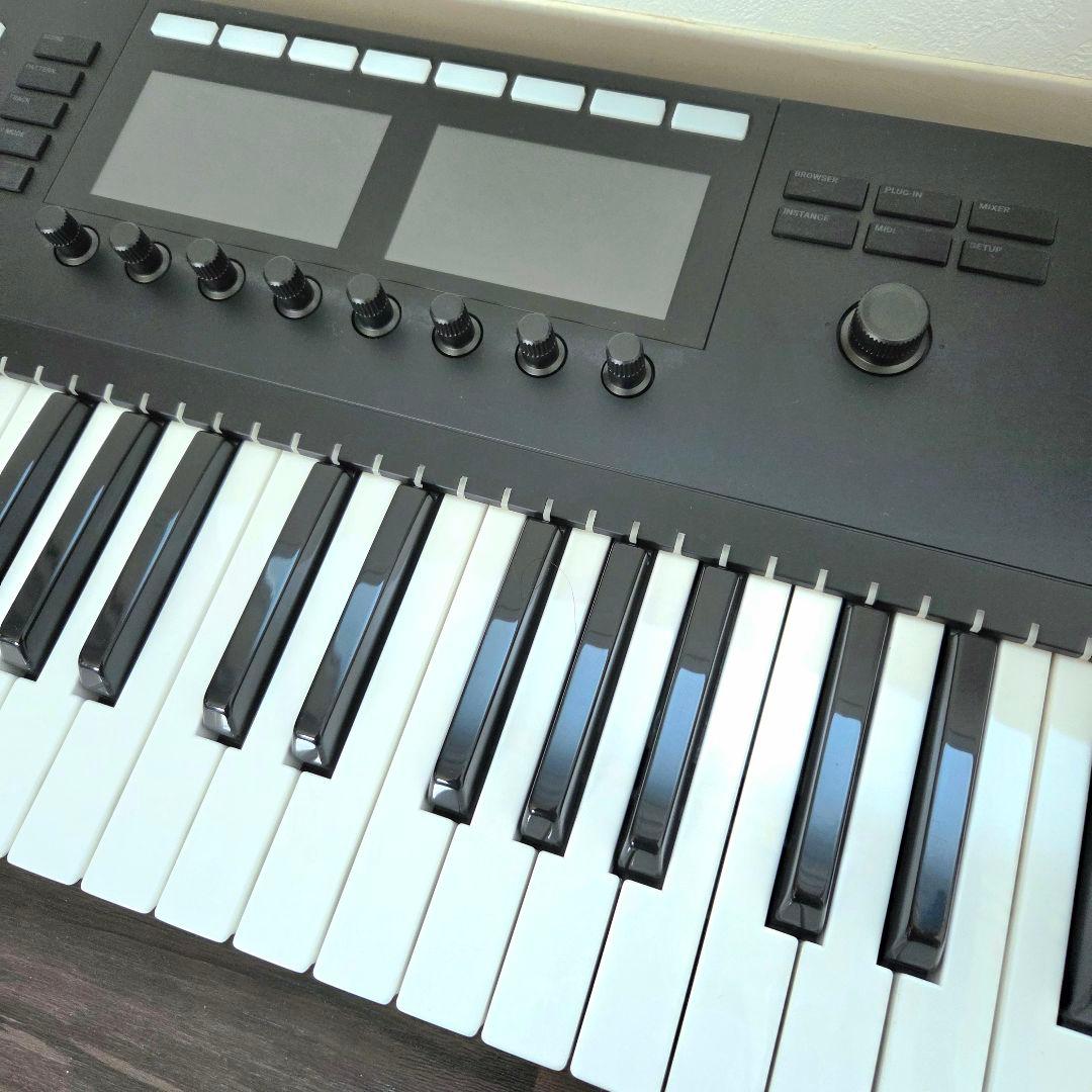 KOMPLETE KONTROL S49 MK2 MIDIキーボード