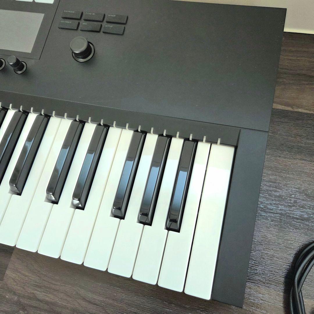 KOMPLETE KONTROL S49 MK2 MIDIキーボード