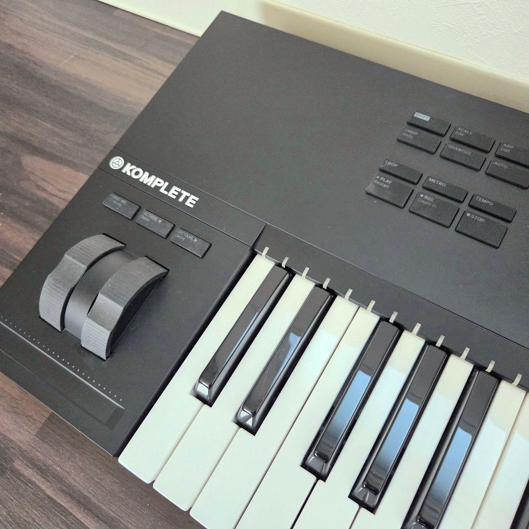 KOMPLETE KONTROL S49 MK2 MIDIキーボード