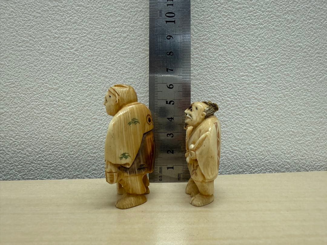 B*i様 時代提げ物 人物根付 天然素材 銘あり 2体セット