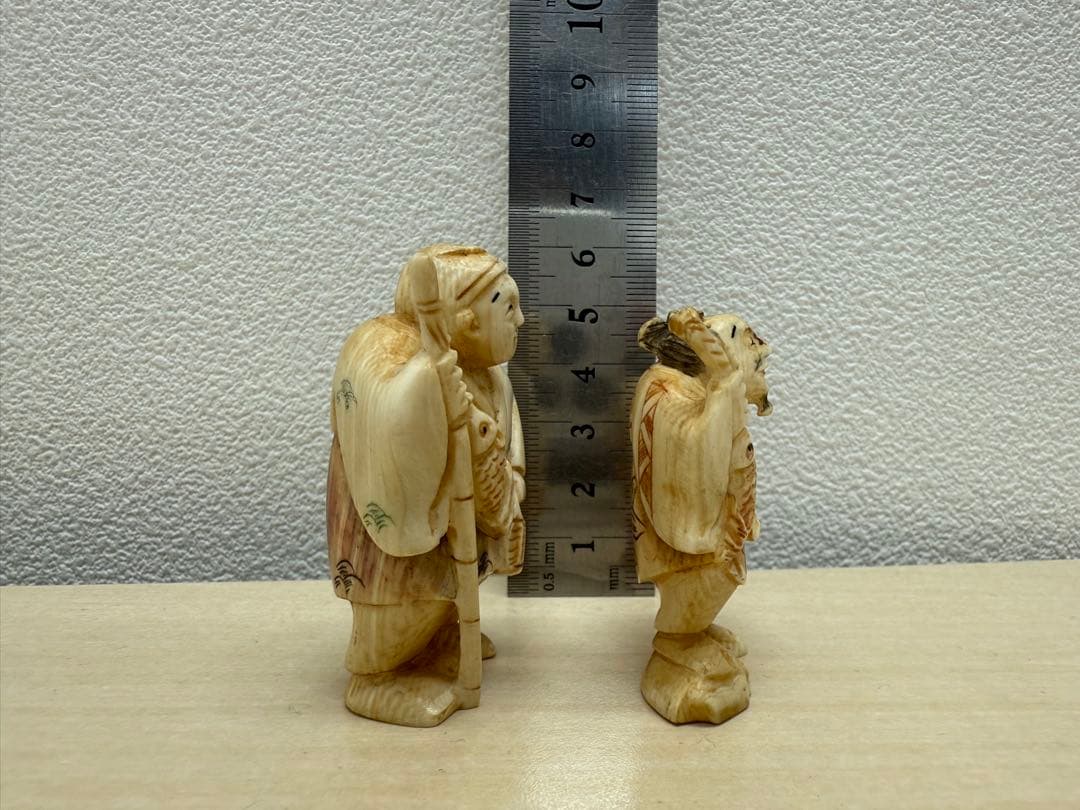 B*i様 時代提げ物 人物根付 天然素材 銘あり 2体セット