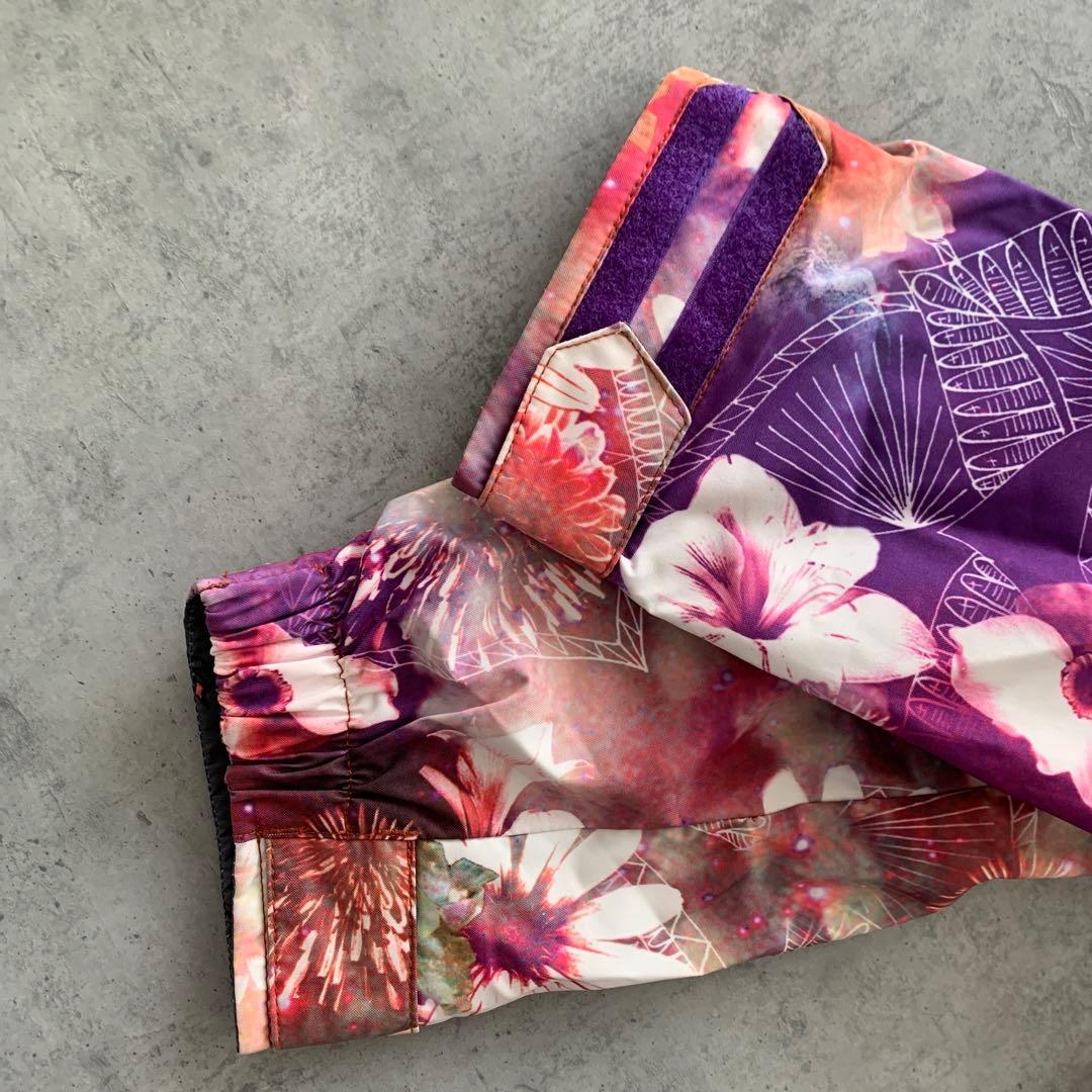 試着のみ✨VOLCOM　スノーボードウェア　ジャケット　花柄Sレディース