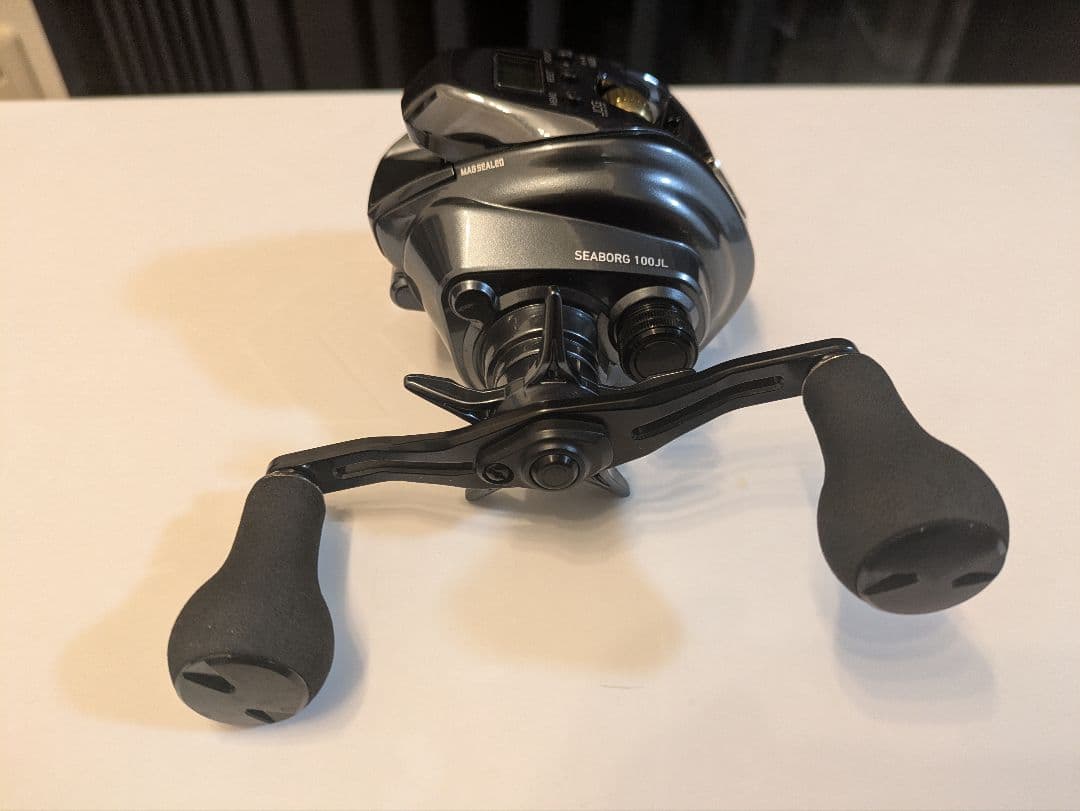 ダイワ　シーボーグ100jl（左）　美品