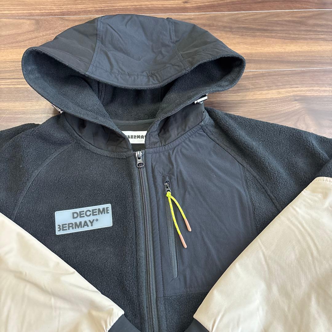 ディセンバーメイ　DECEME BERMAY フード付きパーカー
