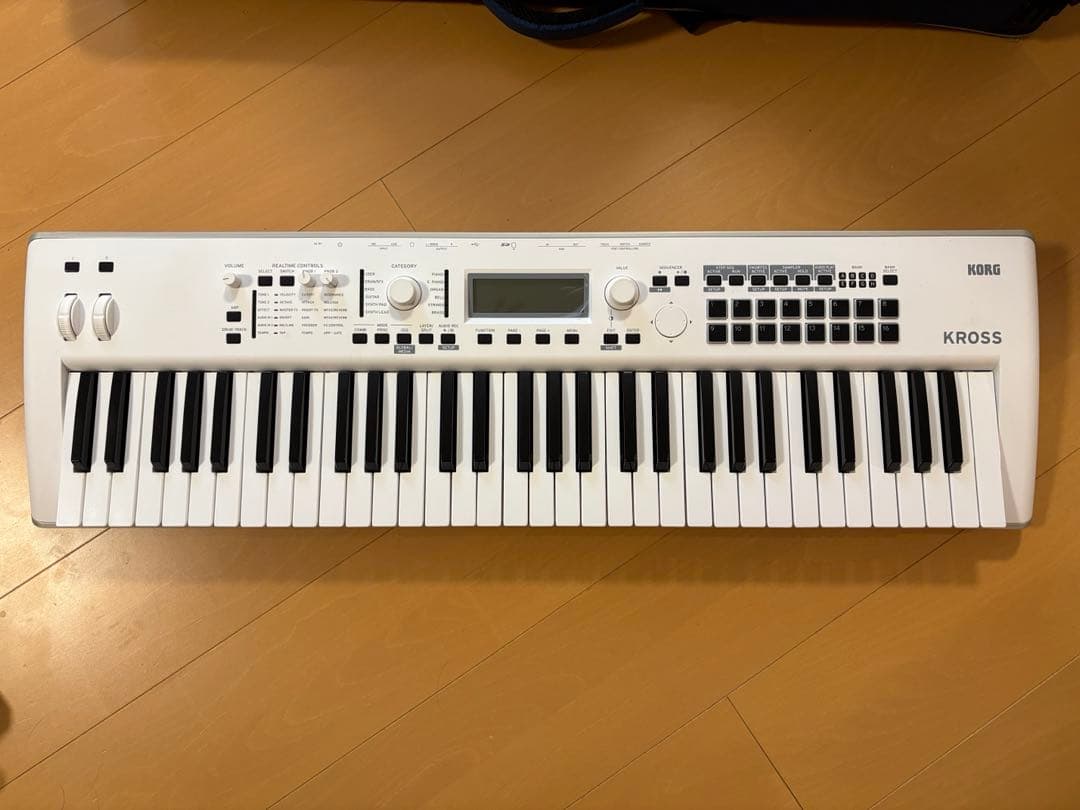 KORG KROSS2-61 限定ホワイト ケース付 美品
