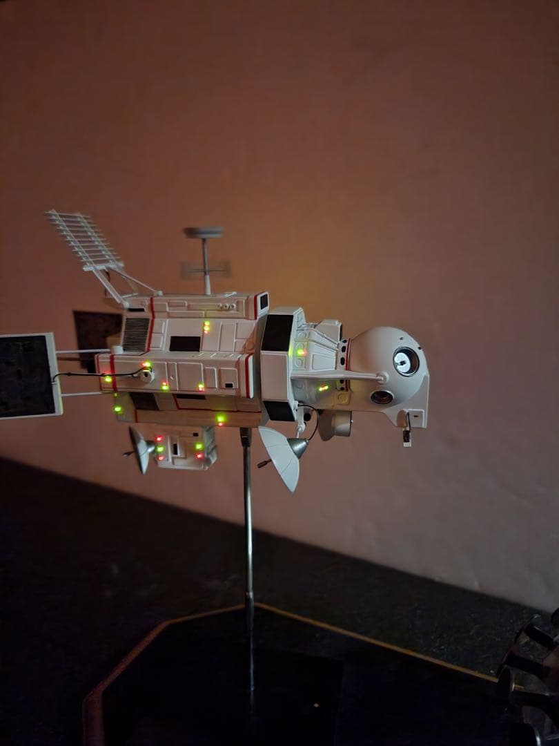 精密再現！　謎の円盤UFO 有名モデラー渾身の逸品 コンピュータ偵察衛星SID