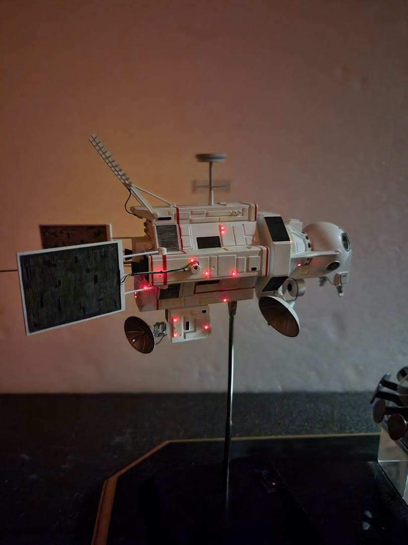 精密再現！　謎の円盤UFO 有名モデラー渾身の逸品 コンピュータ偵察衛星SID