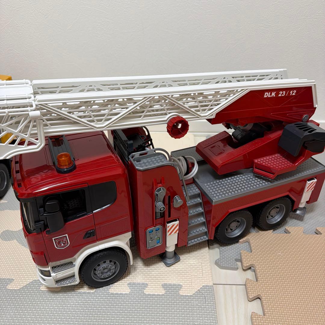 ブルーダー　bruder クレーン車 トラック　ゴミ収集車　消防車