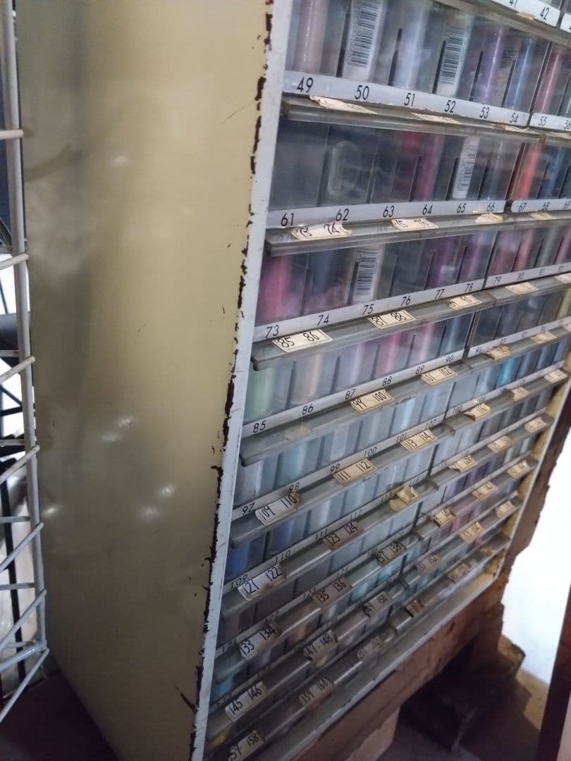 アンティーク※ミシン糸が入ってる引き出し