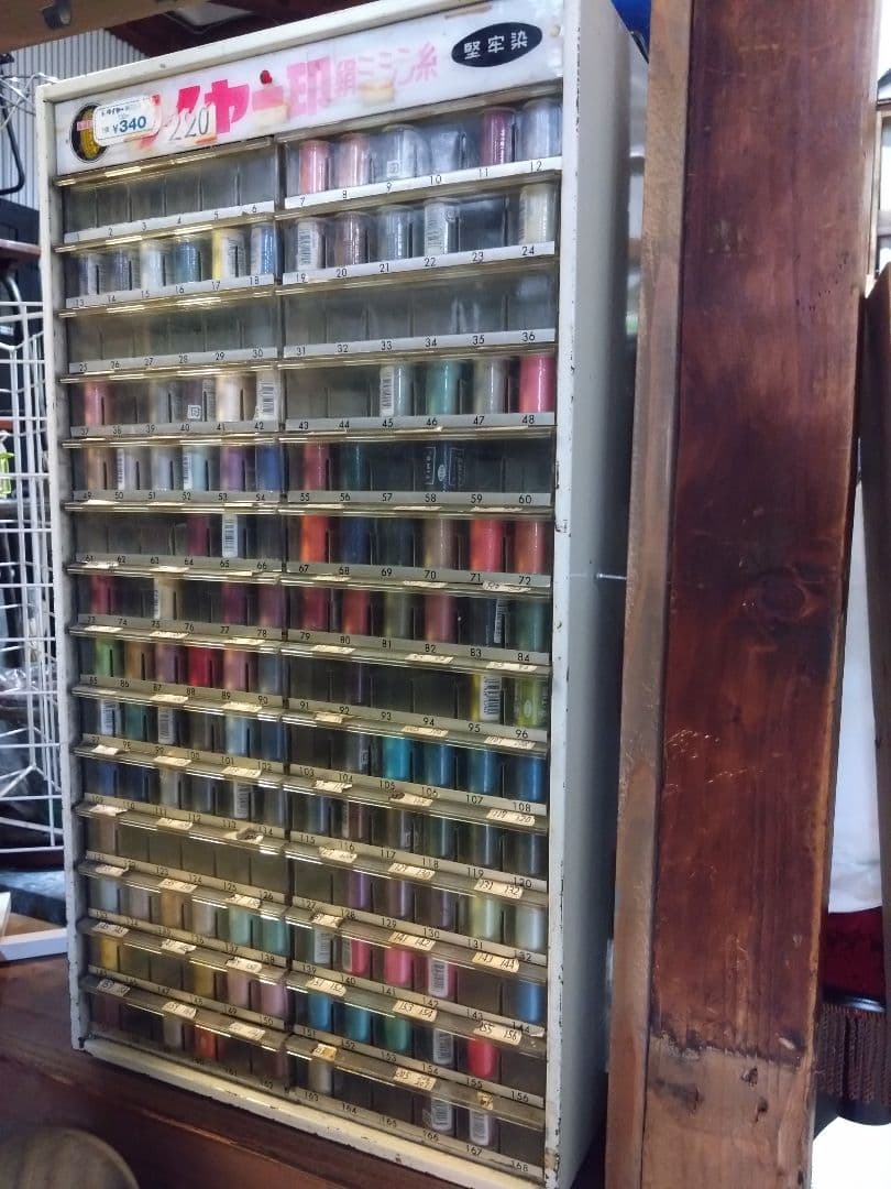 アンティーク※ミシン糸が入ってる引き出し