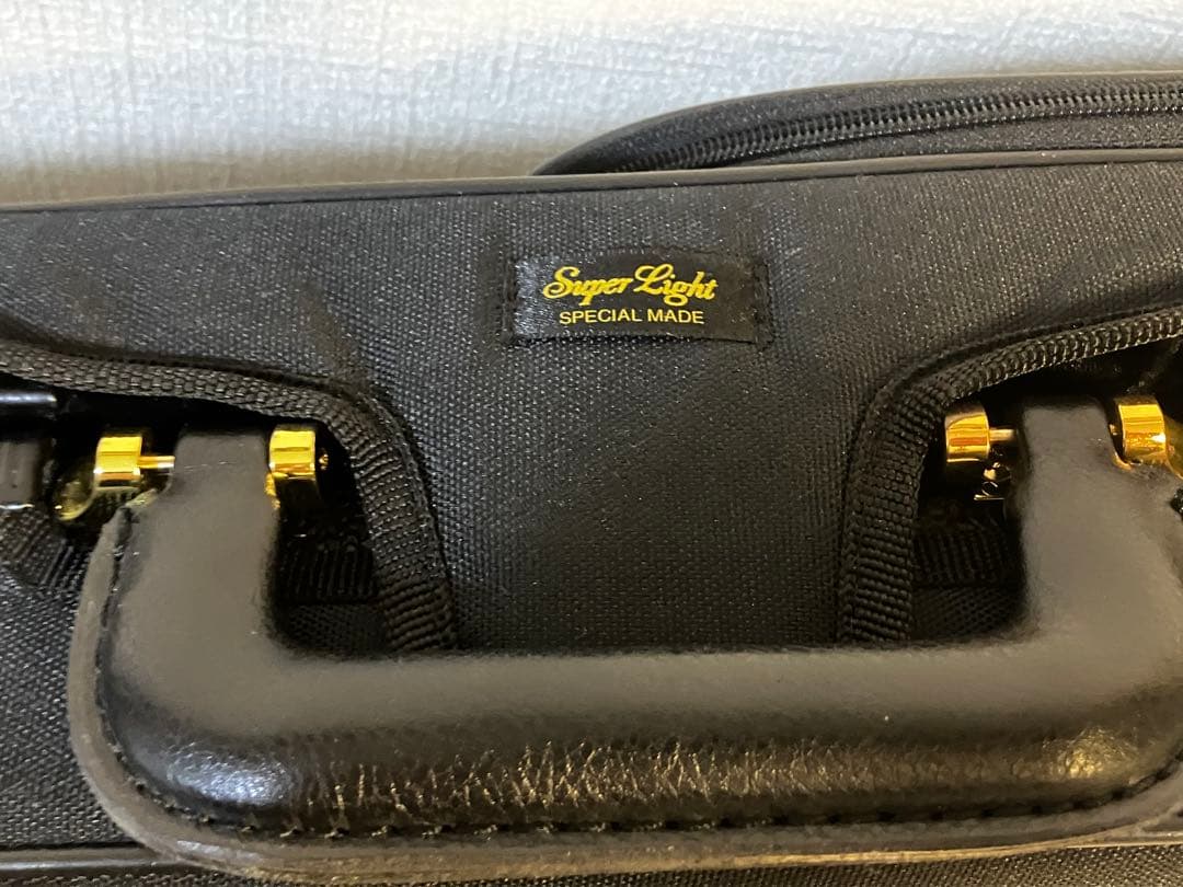 スーパーライト バイオリンケース シェイプト　(三角)型 ブラック