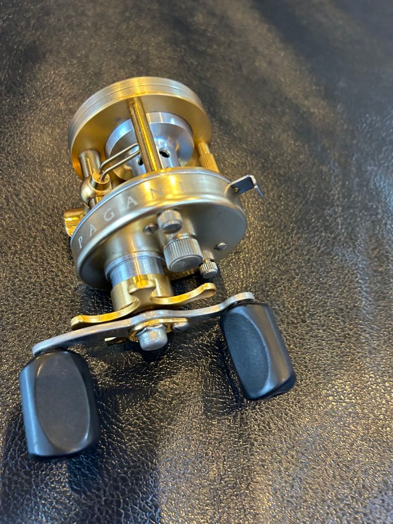 メガバスパッガーニP300シャンパンゴールド左巻き