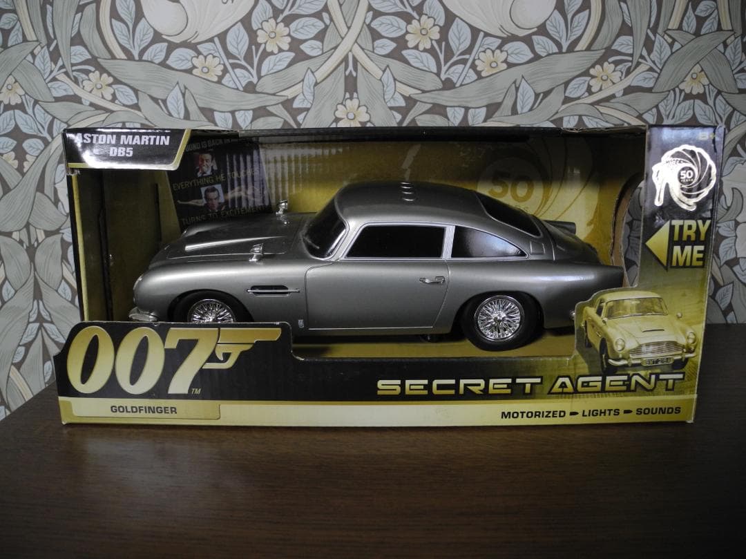 【ギミック満載】アストンマーチン DB5 & V12 Vanquish の２台