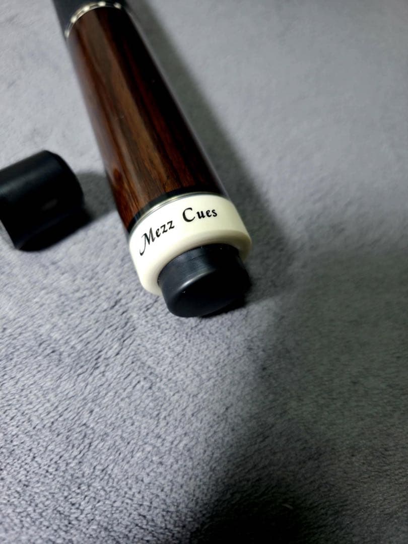Mezz Cues ビリヤードキュー キャップ付き
