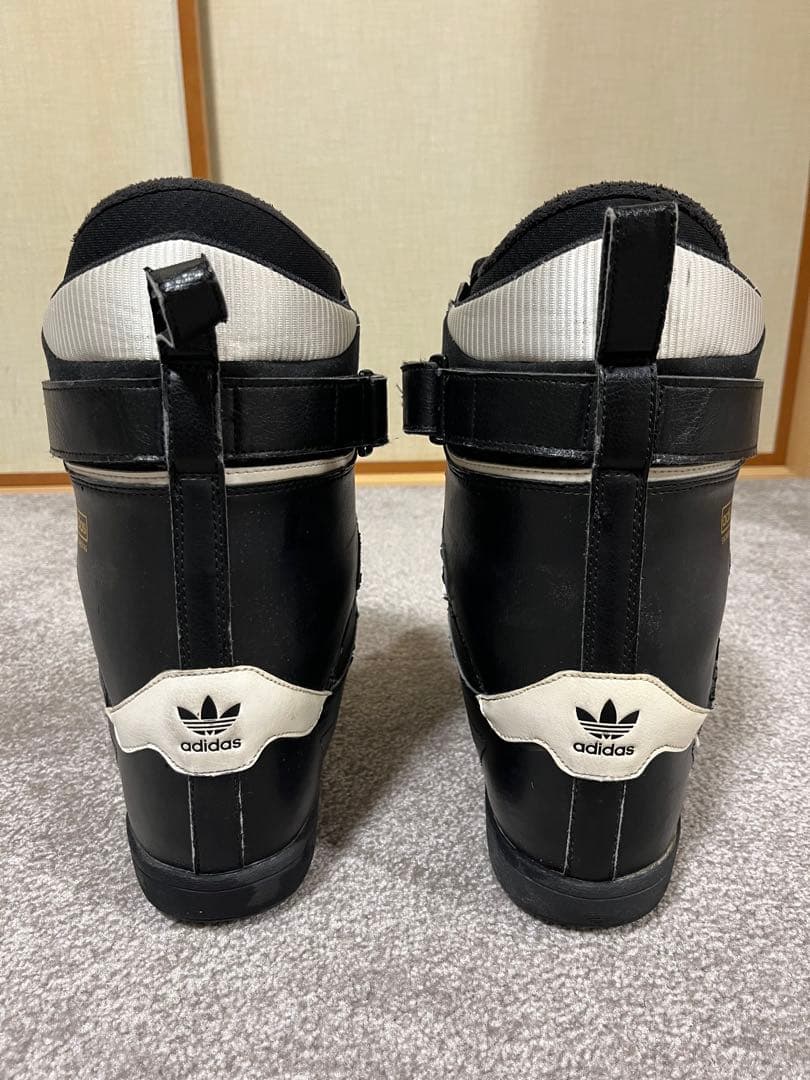 adidas スノーボードブーツ 黒/白